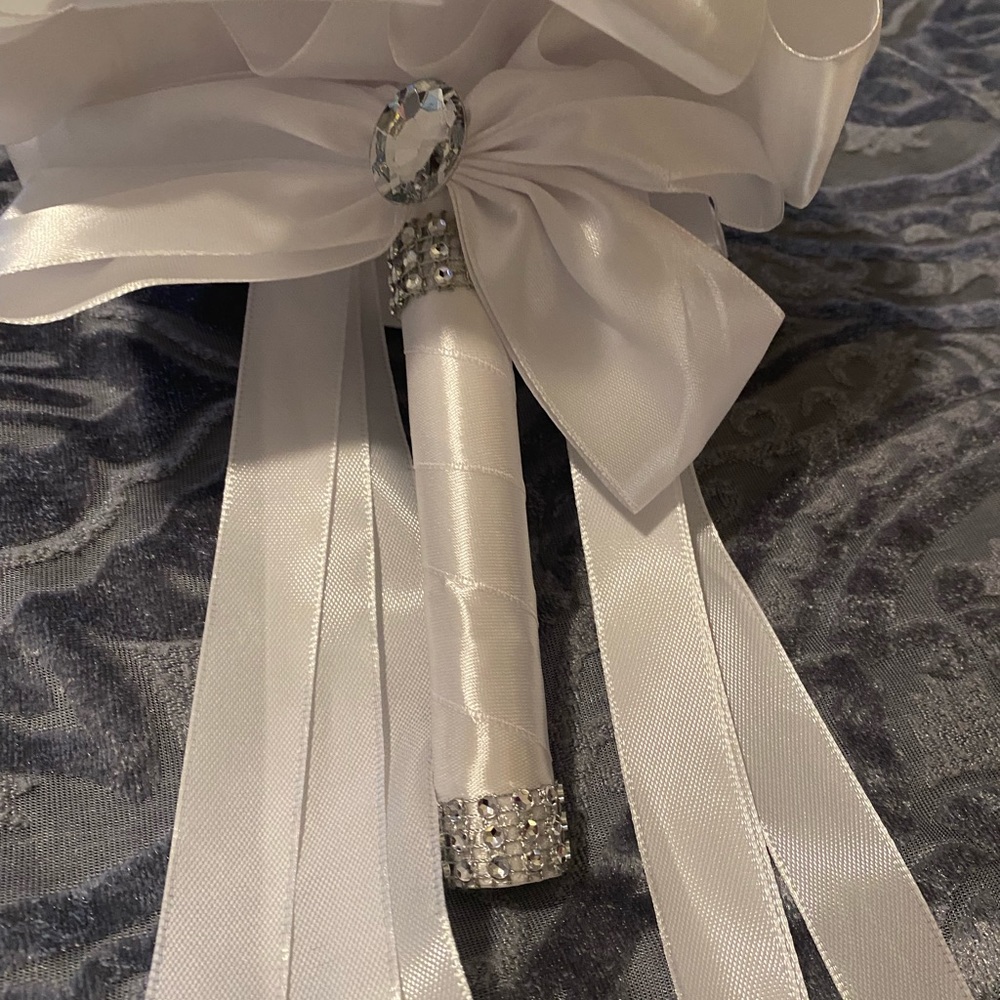 Wedding bouquet and flower girl baskets